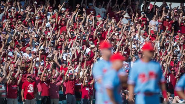 Beer showers, cowbells, Woo Pigs: Welcome to the wide world of SEC baseball